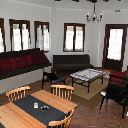 Karpofora Traditional Guesthouse Miléai Esterno foto